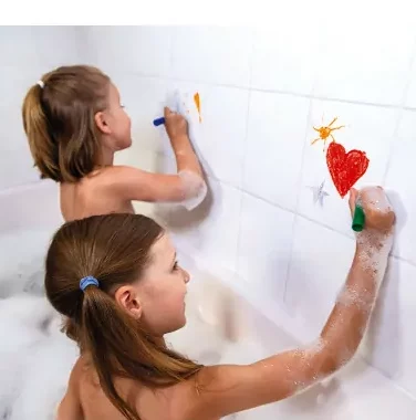 colorier dans le bain sur la baignoire et autre support de la salle de bain