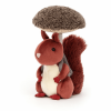 Ecureuil avec un champignon dans son sac. Cette peluche est de la marque Jellycat. Elle est de couleur rouge/bordeaux et mesure 20x4cm.