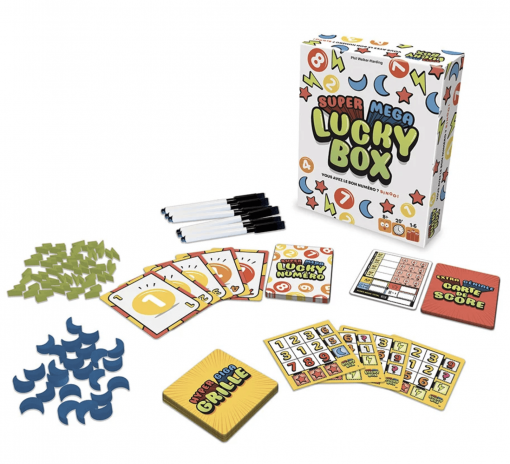 Vue d'ensemble du jeu de société Super Mega Lucky Box. C'est un jeu d'ambiance et de combinaison. On tire des cartes avec des numéros, dévoilez les chiffres un par un, et rayez les cases correspondantes sur vos cartes. De 1 à 6 joueurs. Dès 8 ans.