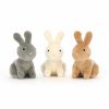 3 lapins aux coloris différents (gris, marron et blanc)